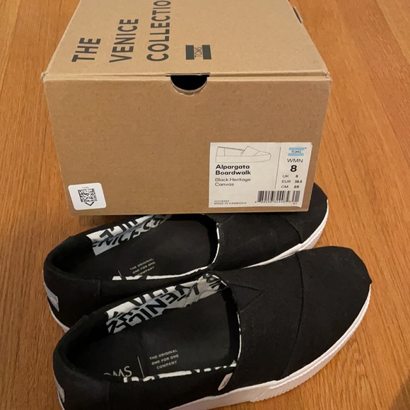 TOMS BLACK CANVAS PLATFORM SHOES - Picture 6 of 6